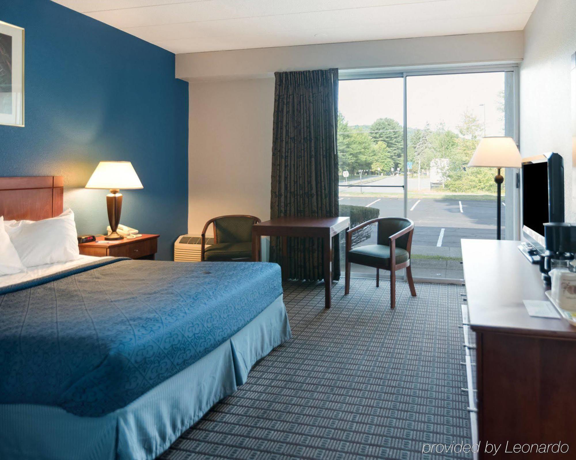 Rodeway Inn Greenfield Esterno foto