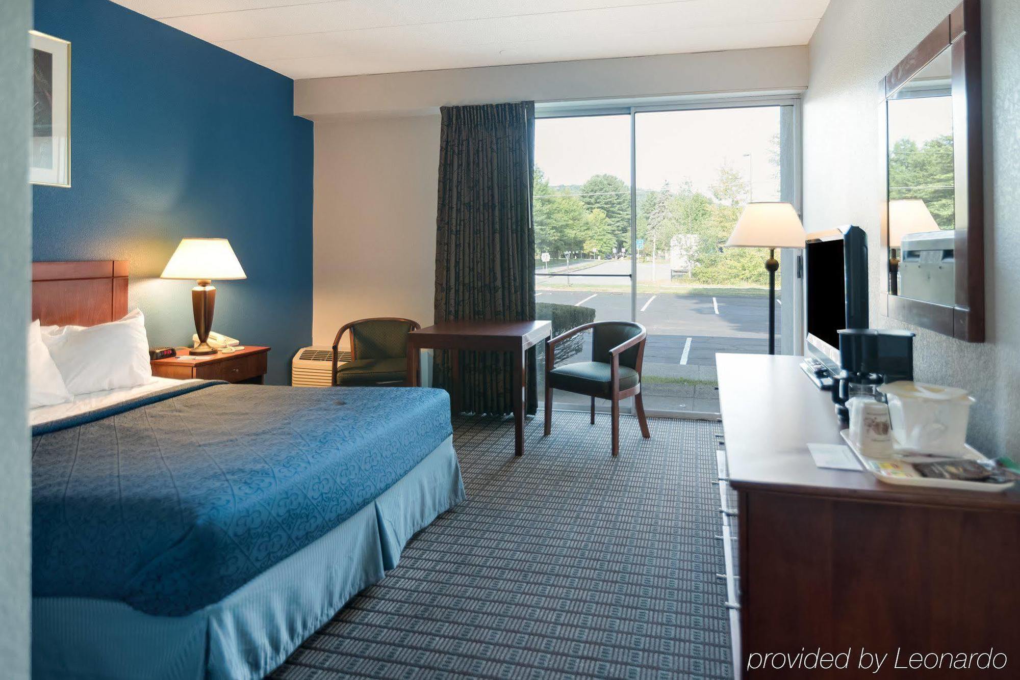 Rodeway Inn Greenfield Esterno foto