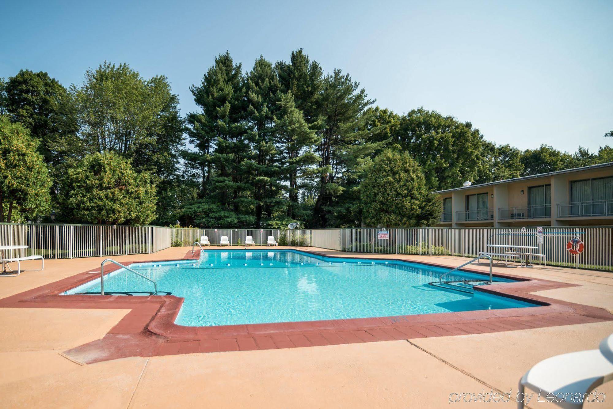 Rodeway Inn Greenfield Esterno foto