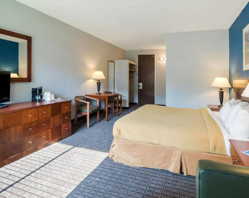 Rodeway Inn Greenfield Esterno foto